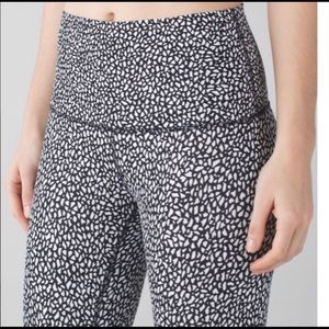 Lululemon Wunder Under crops